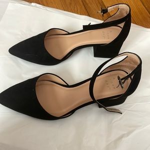 Black pointy sandals